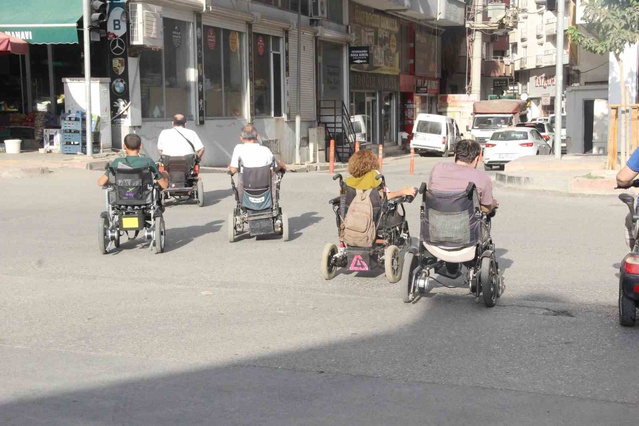 Cizre'de engelliler market ve bankalara giremiyor, altyapı çağrısı yapıyor
