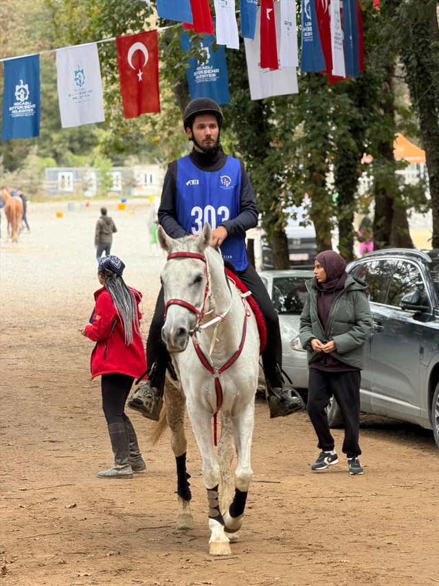 Edirne'den katılan veteriner hekim Hamza İriş, Gebze'de 100 kilometrede üçüncü oldu