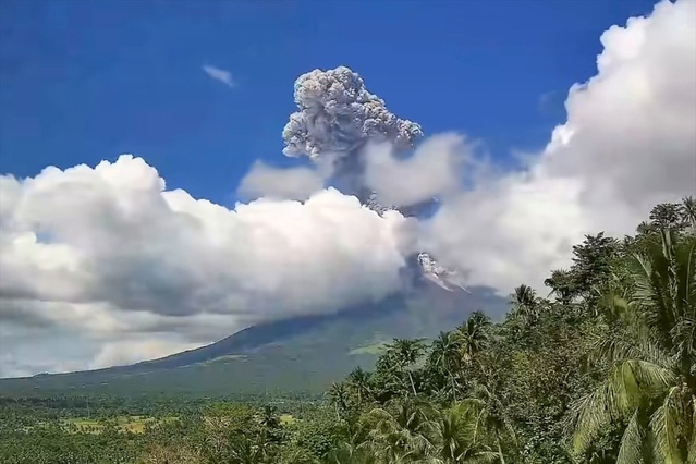 Mayon Yanardağı'ndaki patlama sonrası 6 kilometrelik alan için tahliye tavsiye edildi