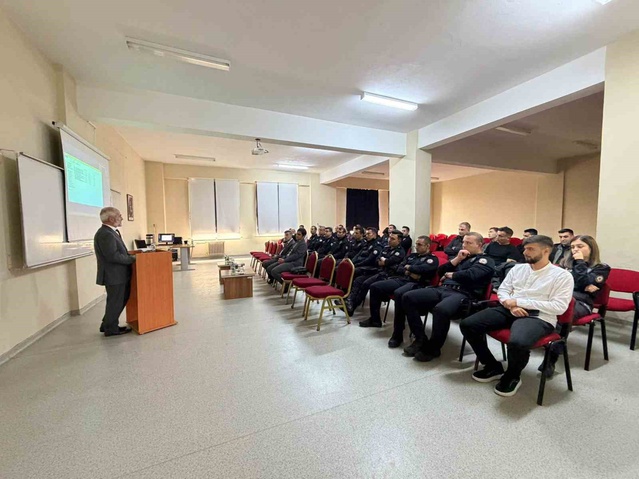 Erzincan İl Müftülüğü, POMEM'deki polis memurlarına 'Baba Okulu' semineri düzenledi