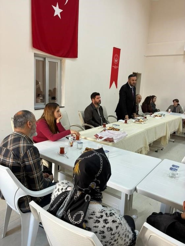 Bozüyük İlçe Müftüsü Arpacı, Çocuk Evleri Sitesi'nde çocuklarla manevi sohbet etti