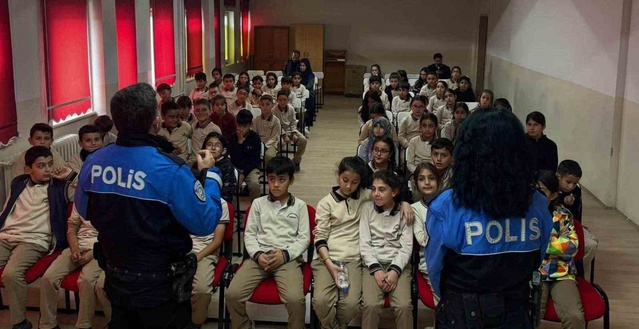 Erzincan polisi 218 ilkokul öğrencisine akran zorbalığı ve 112 eğitimi verdi
