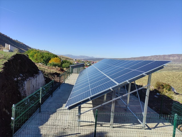 Bingöl Karlıova'da Kıraçtepe köyüne kurulan güneş enerji sistemi hizmete sunuldu