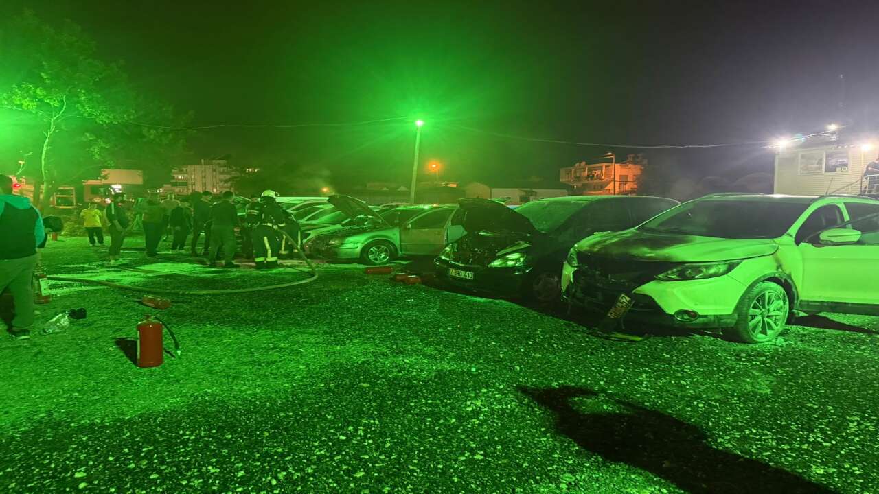 Oto galeri kundaklandı: 6 araç kullanılamaz hale geldi