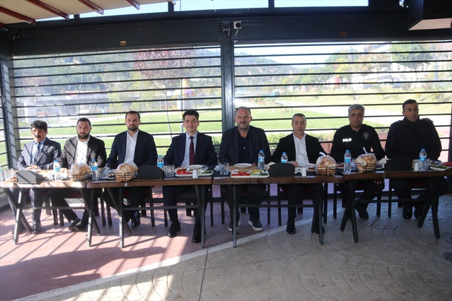 Taşova ve Göynücek'te 19 Ekim Muhtarlar Günü çelenk töreni ve kahvaltıyla kutlandı