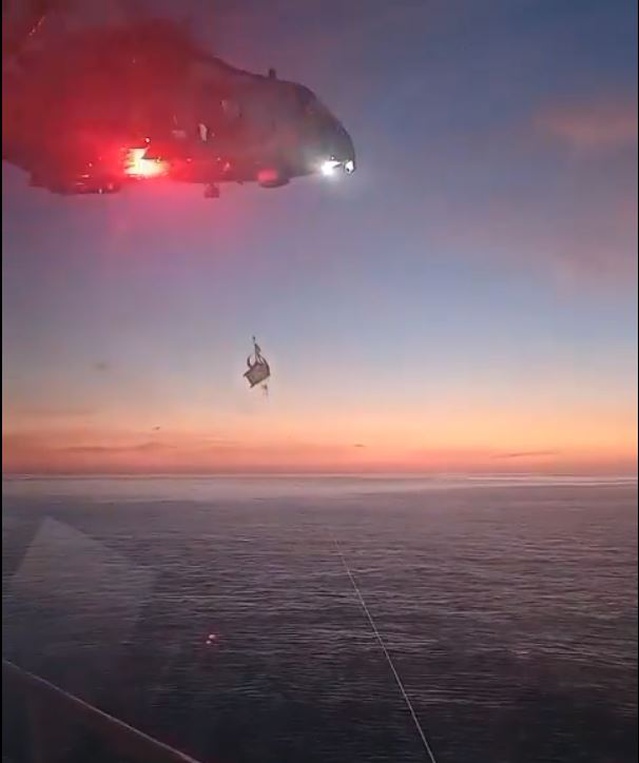 Cezayir açıklarında yaralanan denizci HACI ALİ SARI gemisinden helikopterle alındı