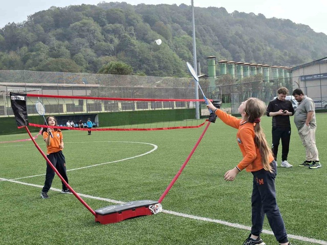 Rize İyidere'de Gençlik Şöleni düzenlendi, çocuklar oyunlarla eğlendi