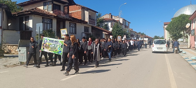 Bilecik Pazaryeri'nde Nabi Avcı MTAL öğrencileri Dünya Yürüyüş Günü'nde 3 km yürüdü