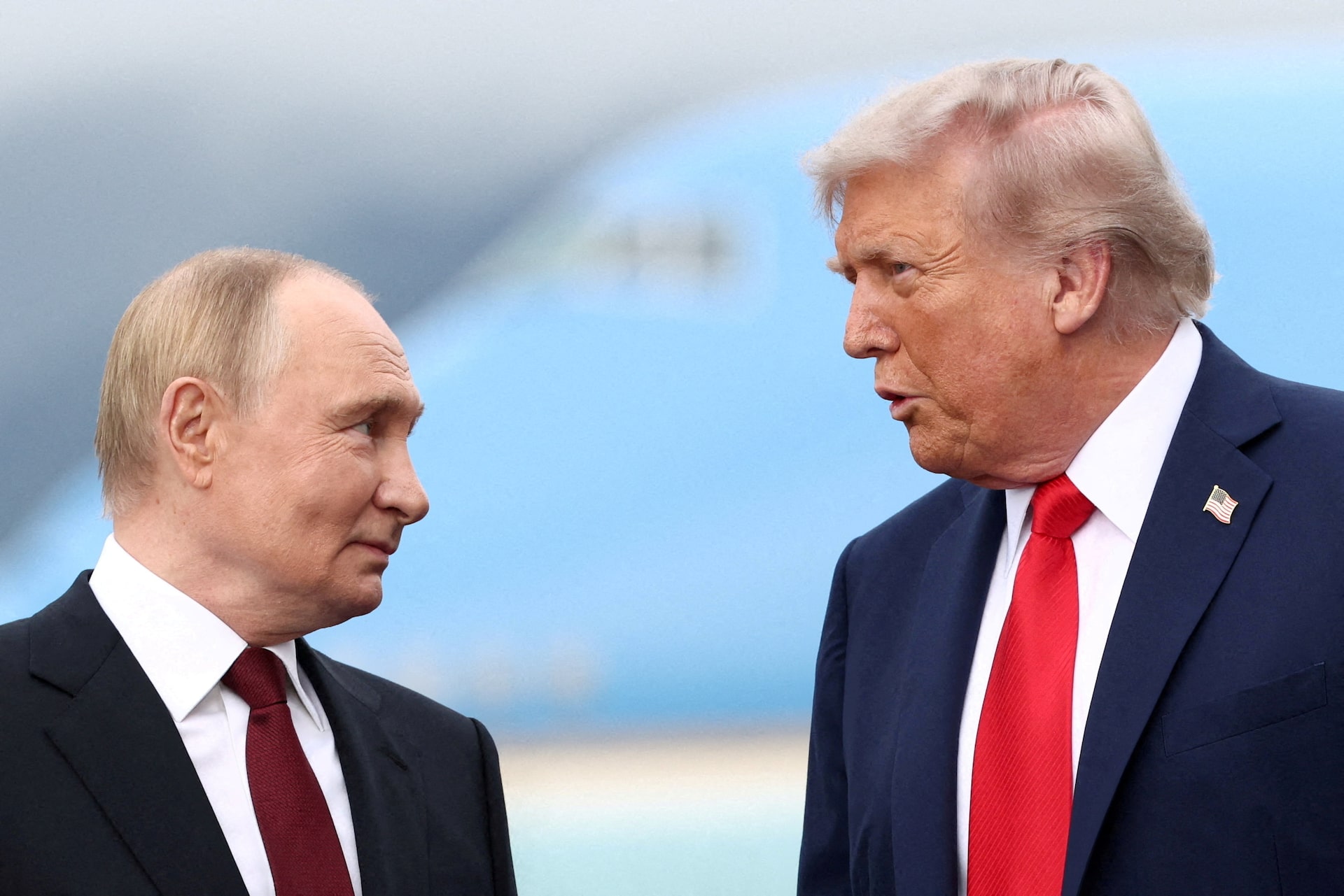 1,5 saat sürdü, ikisi de telefonu kapatmak istemedi. Putin ve Trump ne konuştu?