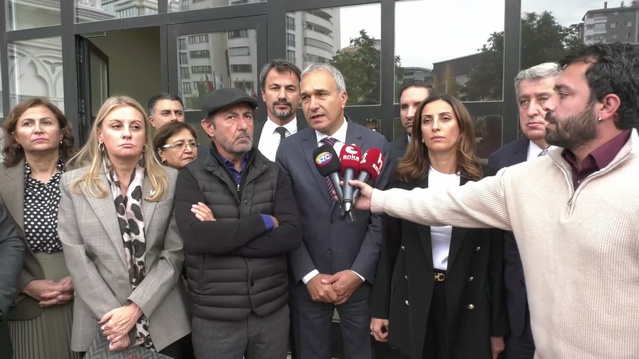 YENİ Parti 10 milletvekiliyle kayyım atanan Halk TV'ye dayanışma ziyareti yaptı