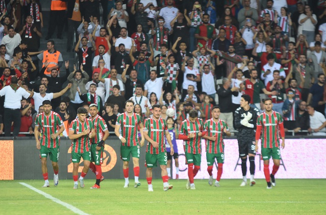 Karşıyaka, Ensar'ın golüyle Eskişehir Anadolu'yu 1-0 yenip play-off yarışına girdi
