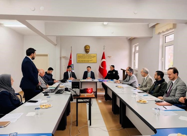 Bilecik Gölpazarı'nda Kaymakam Titiz başkanlığında bağımlılık toplantısı yapıldı