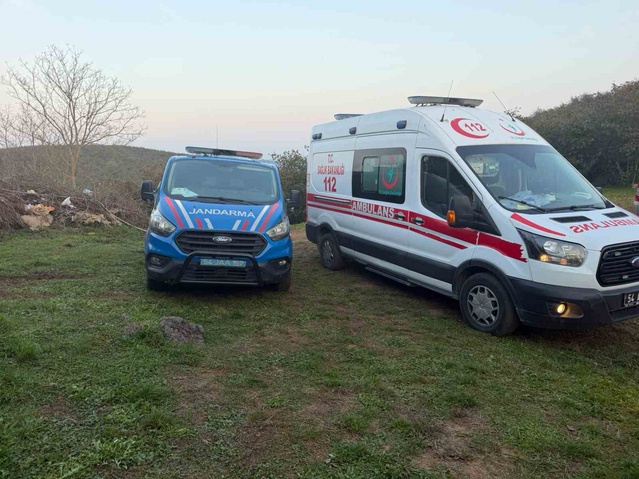 Sakarya Karasu Kurudere'de traktör devrildi, 1 kişi öldü, 2 kişi yaralandı