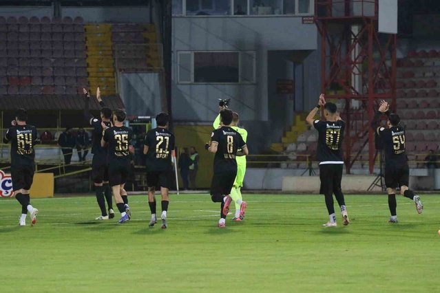 Vanspor'a 3-0 yenilen Boluspor son sırada, 20 sezonluk serüveni tehlikeye girdi