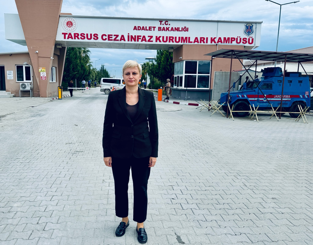 DEM Partili Perihan Koca, Tarsus Cezaevi'nde belediye başkanlarını ziyaret etti