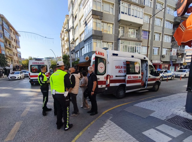 Edirne Keşan'da yolcu minibüsünün çarptığı 2 kadın yaralandı, durumları iyi