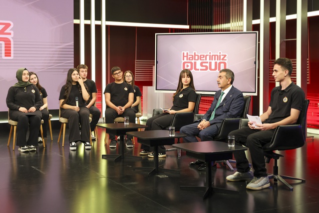 MEB Bakanı Tekin, Haberimiz Olsun pilot okulu Demirören MTAL'de öğrencilerle buluştu
