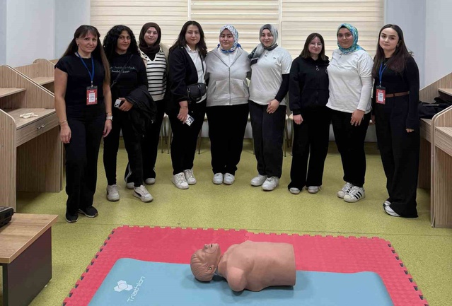Kütahya Emet'te TÜBİTAK şenliğinde kalp masajı ve suni solunum eğitimi verildi