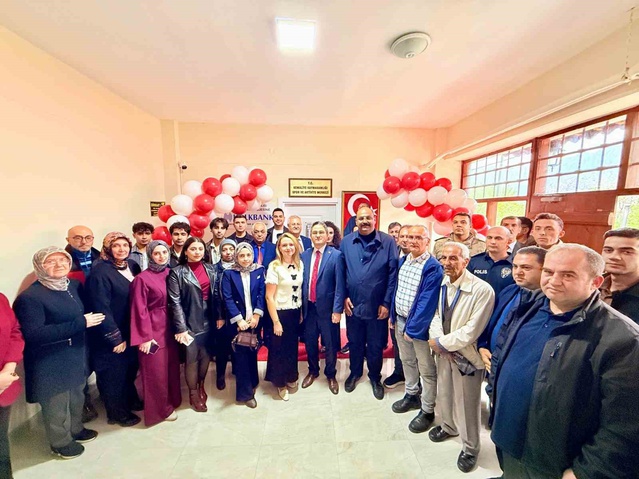 Kemaliye'de Kaymakamlık tarafından yaptırılan Spor ve Aktivite Merkezi törenle açıldı