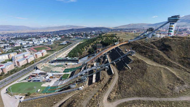 Erzurum'da Kiremitlik Tepe atlama kuleleri yenileniyor, 125'lik rampa kasımda açılacak
