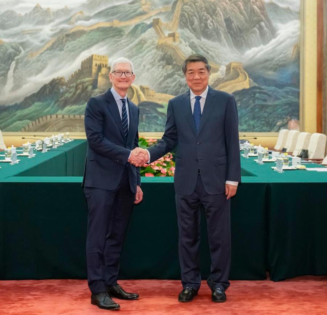 Tim Cook Beijing'de He Lifeng ile görüştü, Apple'ın Çin'deki gelişimine güvendi
