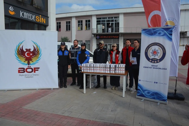 Sinop'ta polis üniversitelilere dolandırıcılık ve siber suçları, KADES'i anlattı