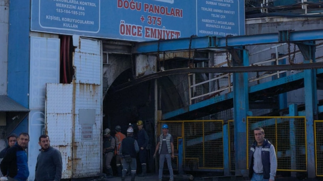 Manisa Soma'da maden ocağında göçük. 4 kişi kurtarıldı, 1 işçi hayatını kaybetti