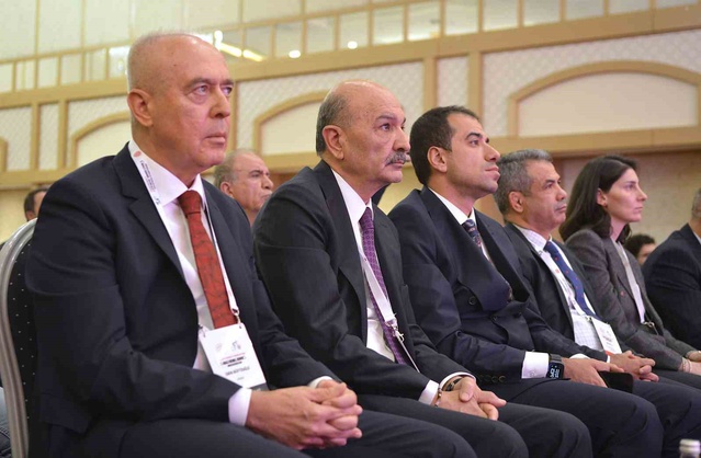 Türkiye Bisiklet Federasyonu yönetimi 130 delegenin katıldığı kurulda güven tazeledi