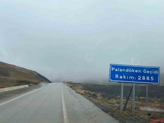 Erzurum'da yoğun sis ve kar, Palandöken-Tekman yolunda görüşü 8-10 metreye düşürdü