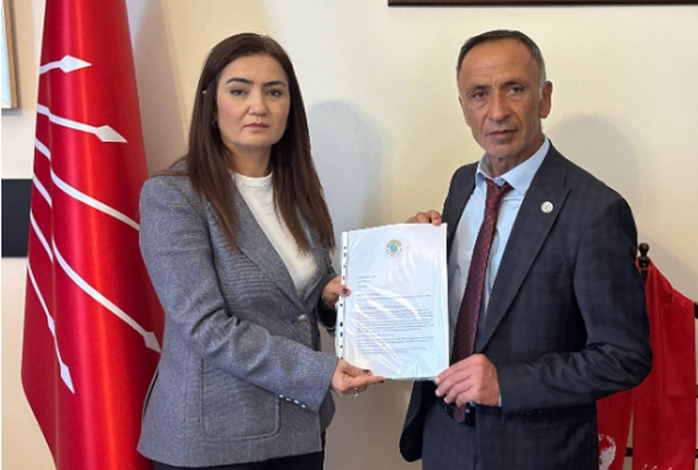 Birleşik Emekliler Sendikası Başkanı Şengül, TBMM'de Kılıç'a talep dosyasını sundu