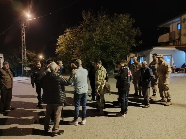 Sakarya Akyazı'da Alzheimer hastası kadın orman ve dere yataklarında aranıyor