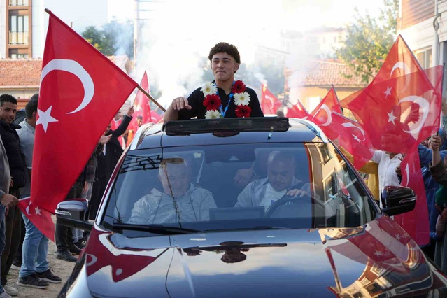 Edirneli güreşçi Ahmet Çiftçi, 85 kiloda Balkan altınını Filistinlilere armağan etti