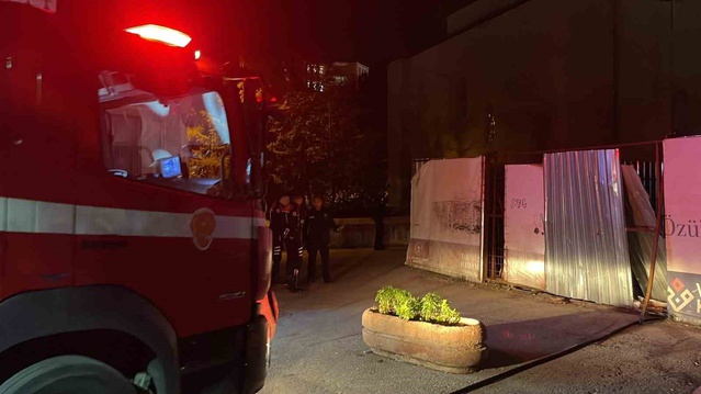 Karaman'da Süleyman Bey Hamamı bahçesindeki yangın büyümeden söndürüldü