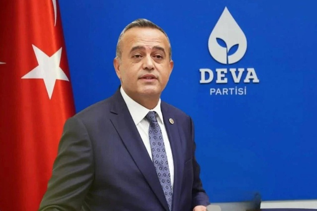 Ertuğrul Kaya'nın DEVA Partisi'nden istifası Yeni Yol'un Meclis grubunu düşürdü
