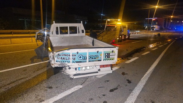 Bursa Orhangazi'de otomobil takla attı, 1'i ağır 3 yaralı hastaneye kaldırıldı