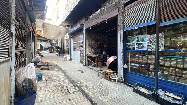 Kahramanmaraş'ta 45 yıldır bakır kazan üreten usta, mesleğin yok olmasından korkuyor