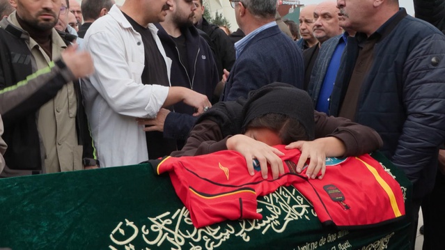 Nev adıyla bilinen şarkıcı Nevzat Doğansoy karaciğer yetmezliğinden hayatını kaybetti