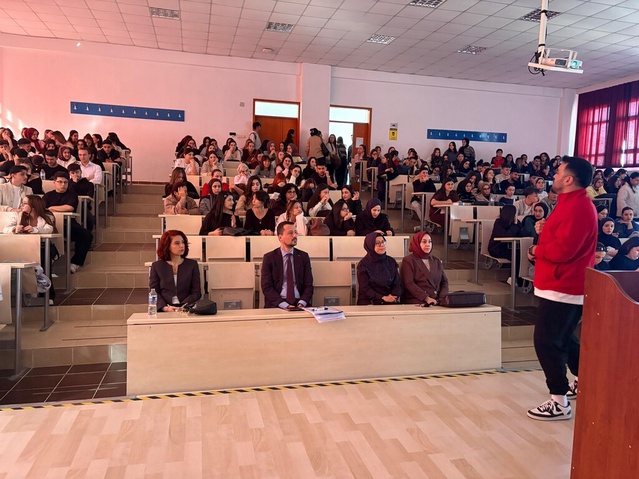 Hisarcık MYO'da gençlik merkezi faaliyetleri ve kamplar öğrencilere tanıtıldı
