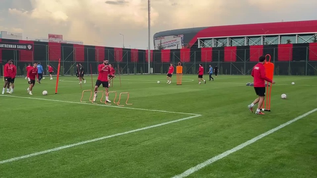 Burak Yılmaz, eski takımı Gaziantep FK karşısında kazanmak istiyor