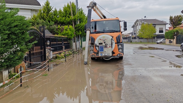 İstanbul Şile'de sel suları çekilince Kumbaba'daki sokaklar yeniden açıldı