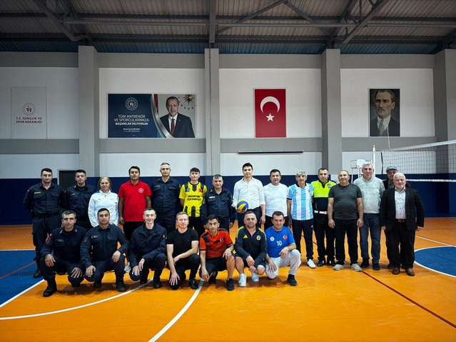 Bilecik Pazaryeri'nde kurumlar, Amatör Spor Haftası'nda voleybol maçında karşılaştı
