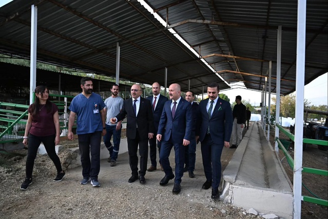 Aydın Valisi Varol, ADÜ Ziraat Fakültesi'nde süt işleme tesisini inceledi