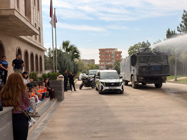 Cizre'de 25 anaokulu öğrencisine emniyet bahçesinde polislik mesleği anlatıldı