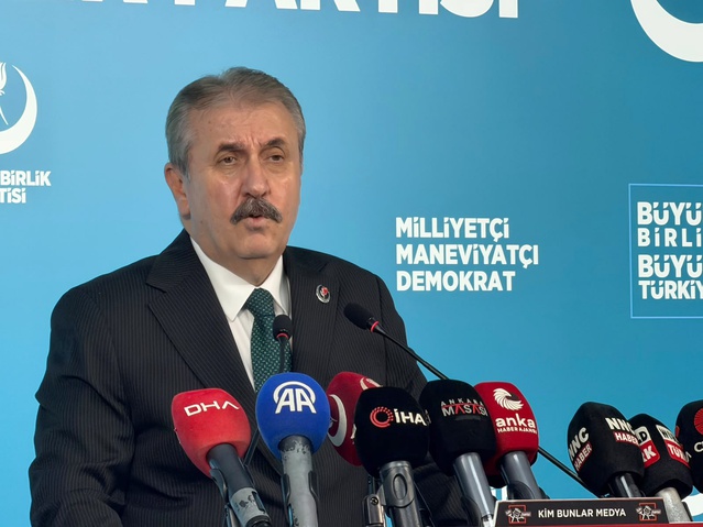 Destici'den Azerbaycan'a başörtüsü tavsiyesi ve fon vurgunu açıklaması