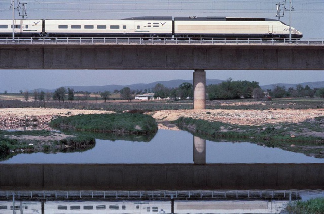 Madrid'de iki tren çarpıştı, yetkililer en az 10 kişinin öldüğünü açıkladı