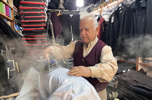 Tekirdağ Hayrabolu'da Ali Orhan 54 yıldır terzilik yapıyor, çırak yetişmiyor