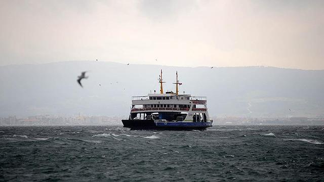 Gökçeada ve Bozcaada hatlarındaki feribot seferlerine fırtına engeli
