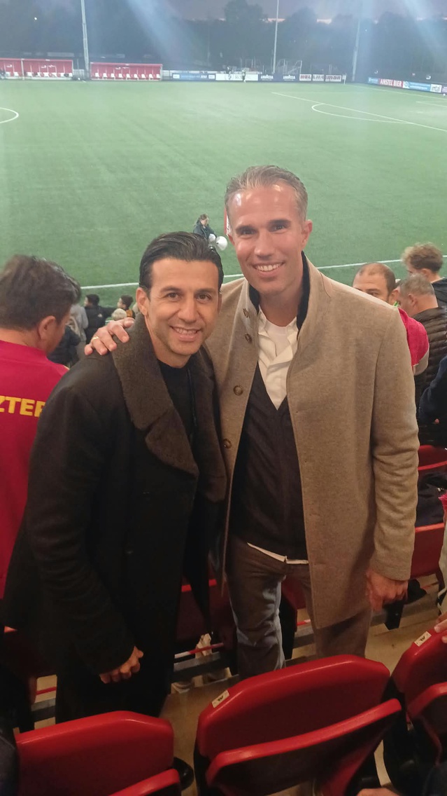 Robin van Persie, AZ Alkmaar-Göztepe U19 maçı için AFAS Training Complex'e geldi