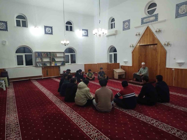 Emirdağ İlçe Müftülüğü, İmam Hatip pansiyonundaki öğrencilere cami buluşması yaptı