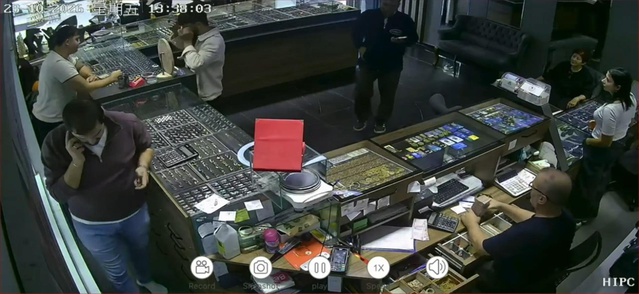 Kuyumcu kuyumcu gezip sahte altın bozduran ikili, dünya şampiyonu güreşçinin ihbarıyla yakalandı